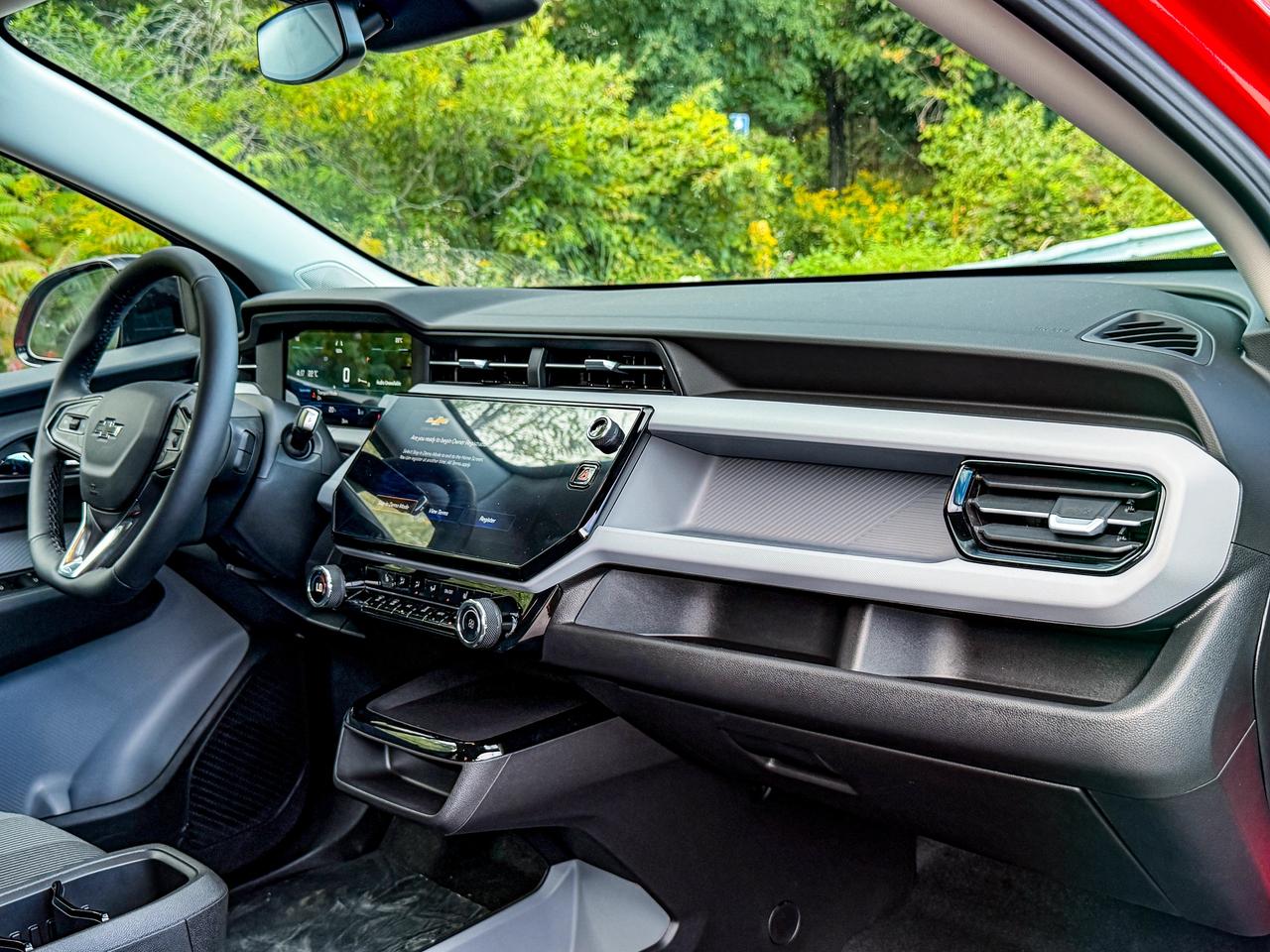 2027 Chevrolet Bolt LT Photo