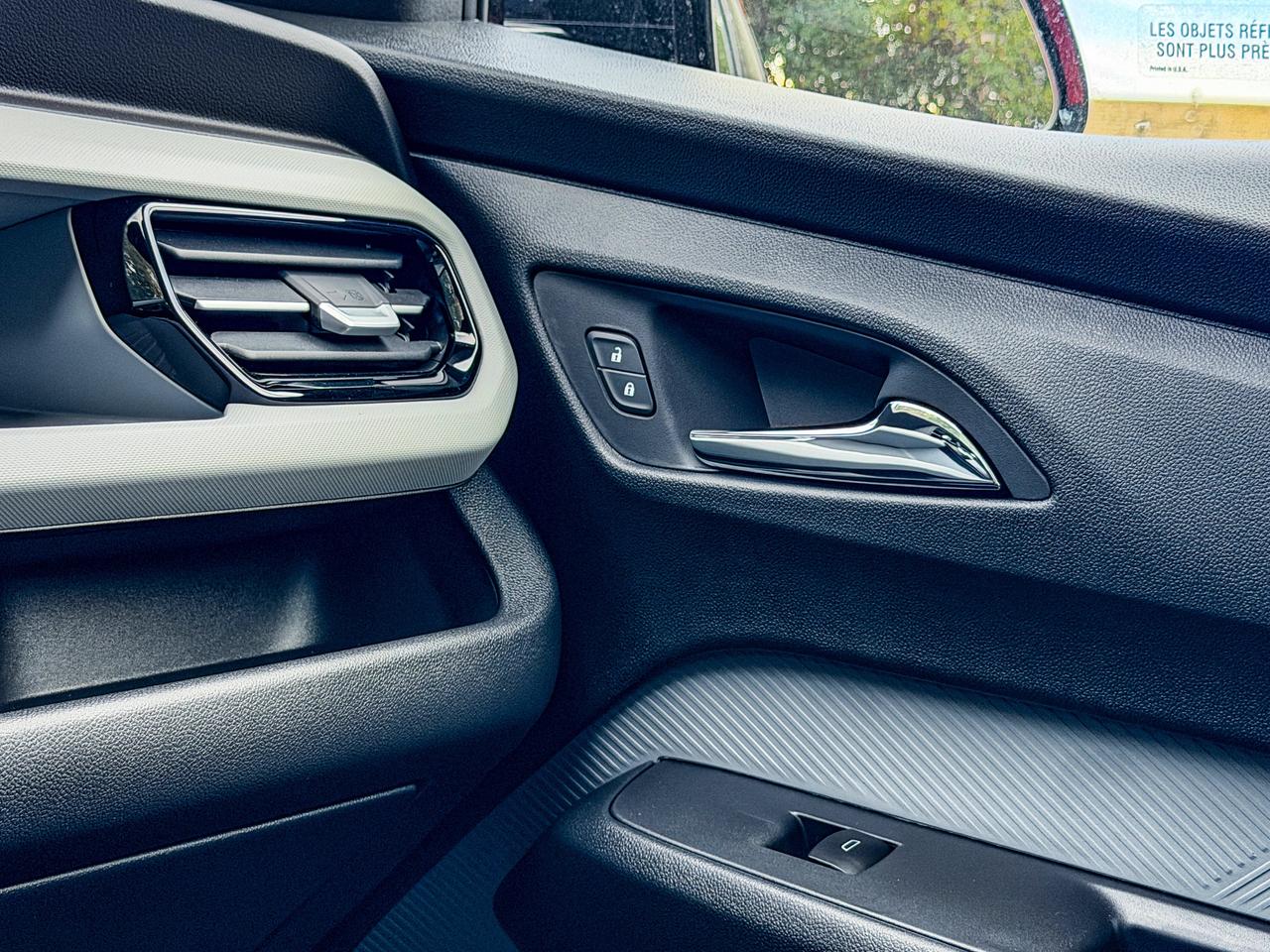 2027 Chevrolet Bolt LT Photo