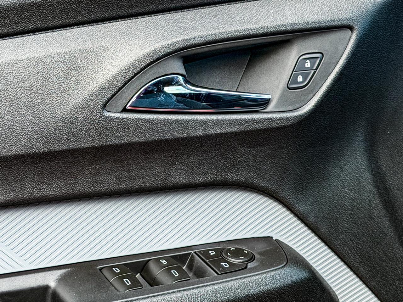 2027 Chevrolet Bolt LT Photo