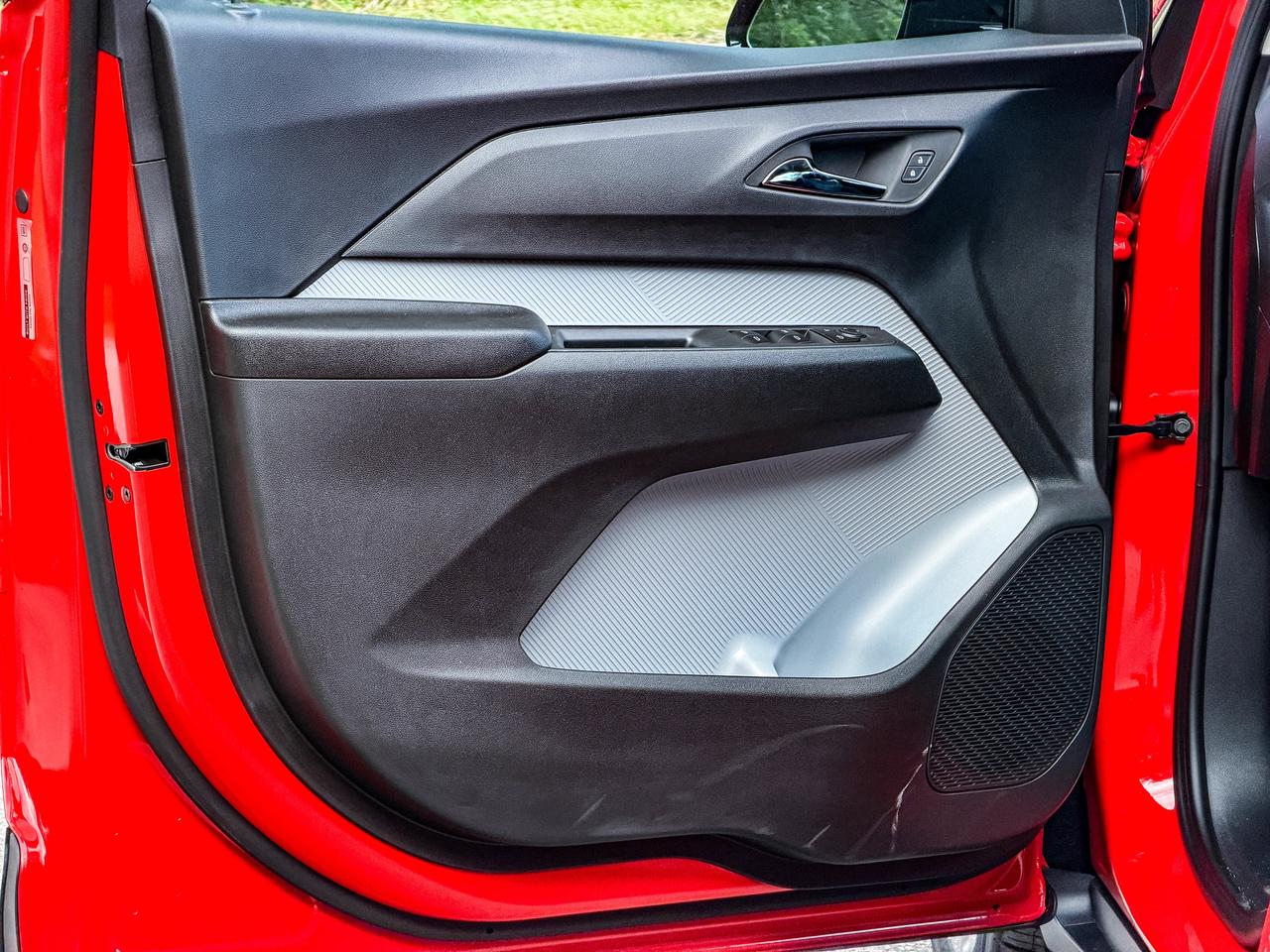2027 Chevrolet Bolt LT Photo