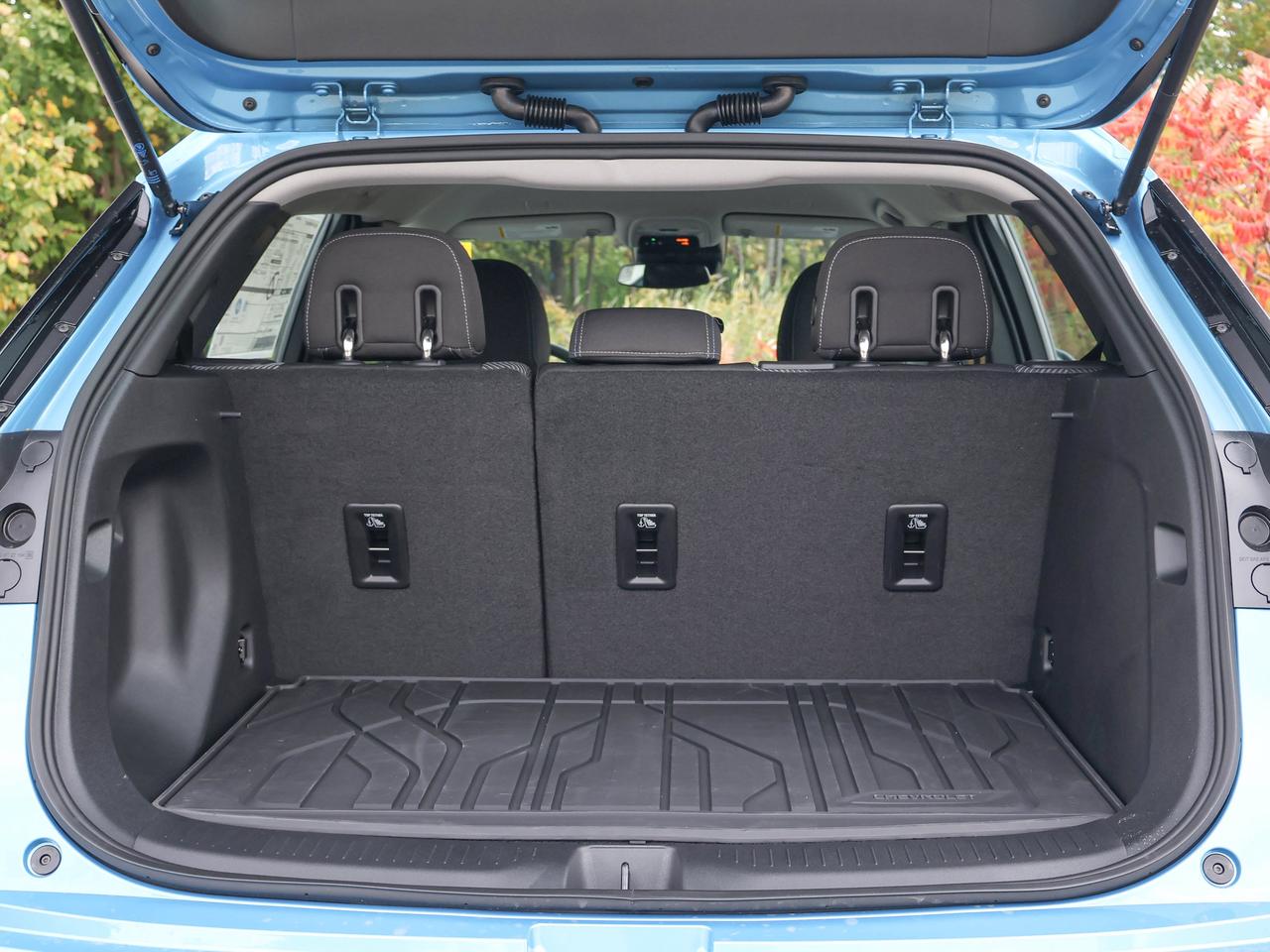 2027 Chevrolet Bolt LT Photo