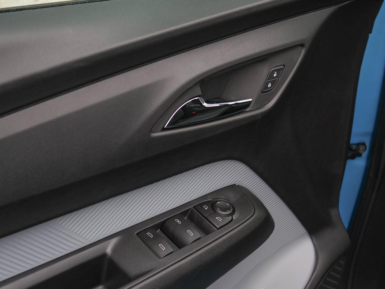2027 Chevrolet Bolt LT Photo