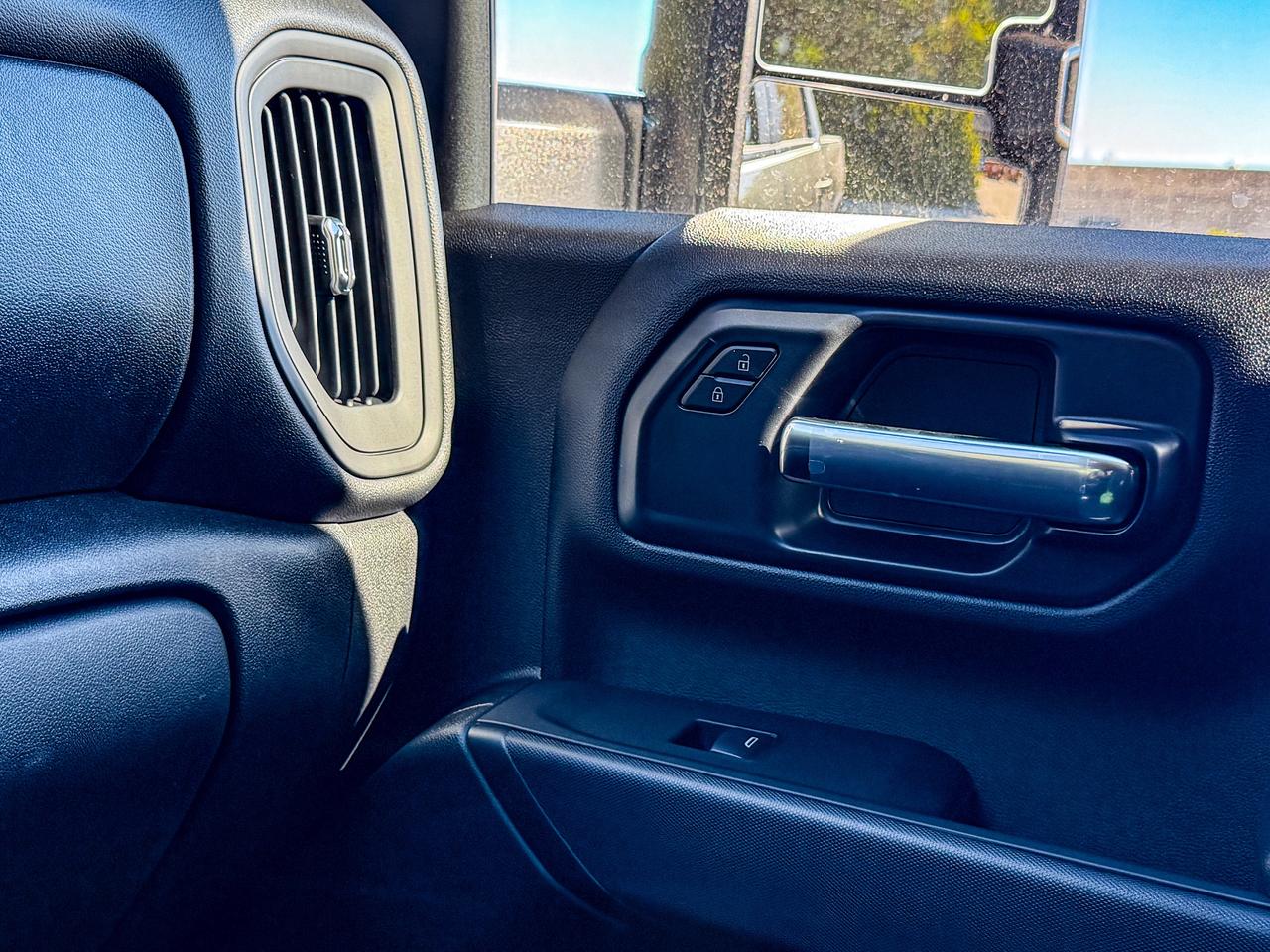 2026 Chevrolet SILVERADO 2500HD Custom Photo