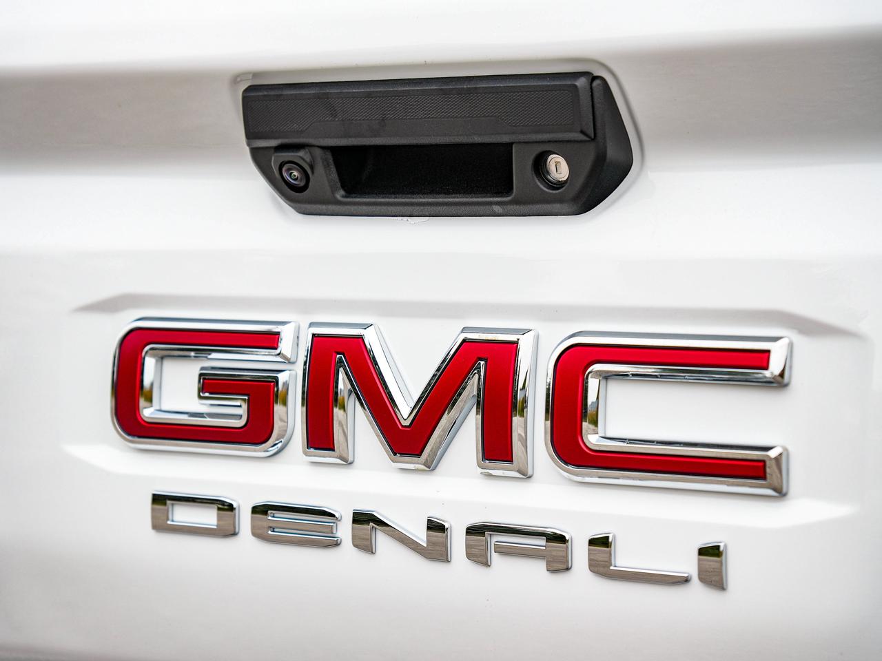 2026 GMC Canyon Denali Photo