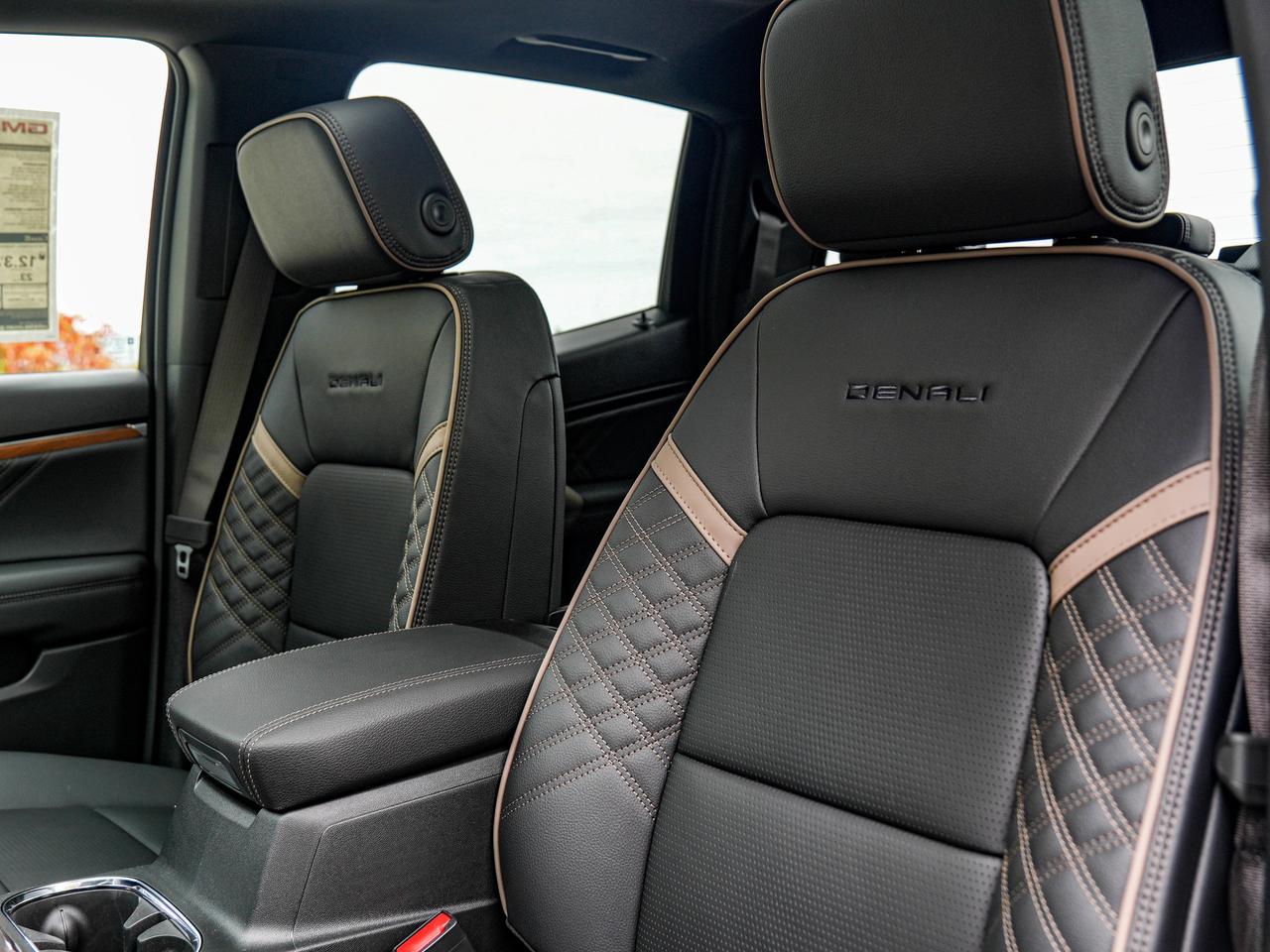 2026 GMC Canyon Denali Photo