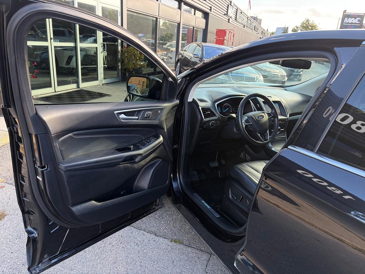 2019 Ford Edge Titanium Photo