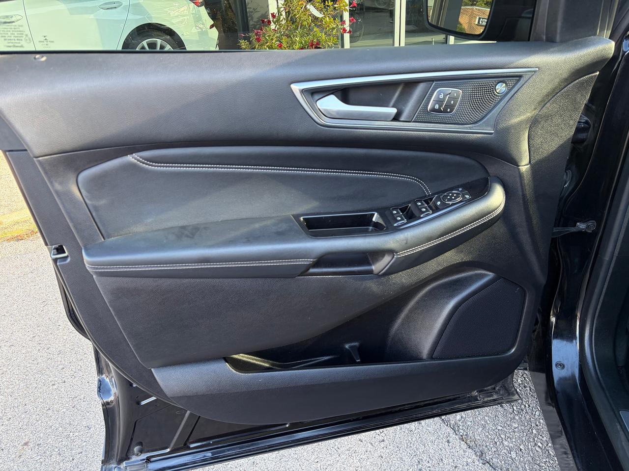 2019 Ford Edge Titanium Photo