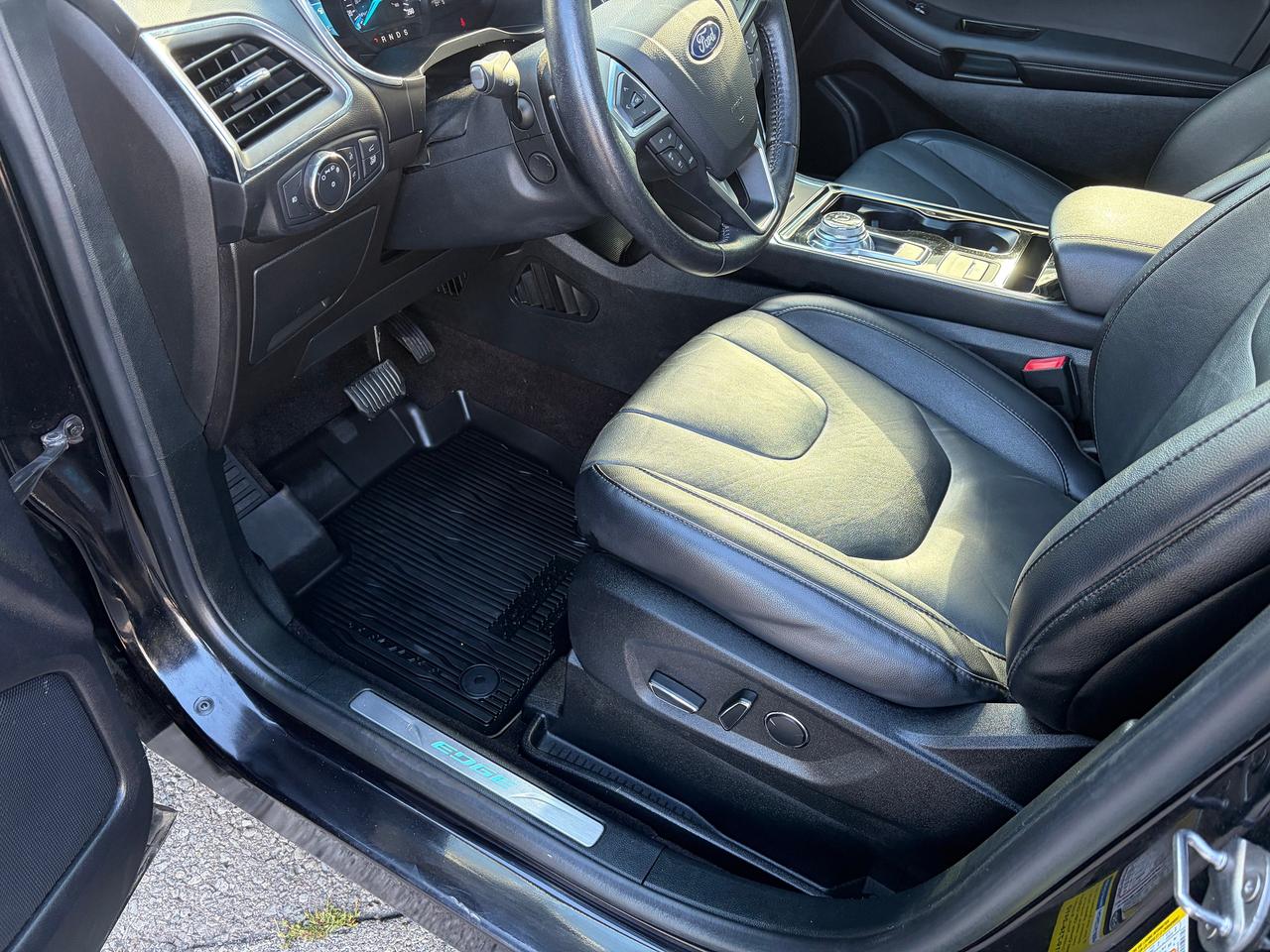 2019 Ford Edge Titanium Photo