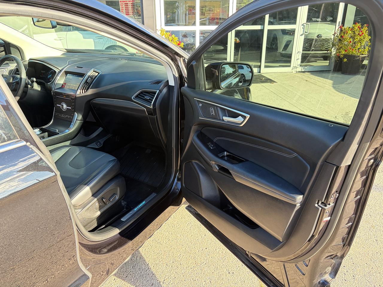 2019 Ford Edge Titanium Photo