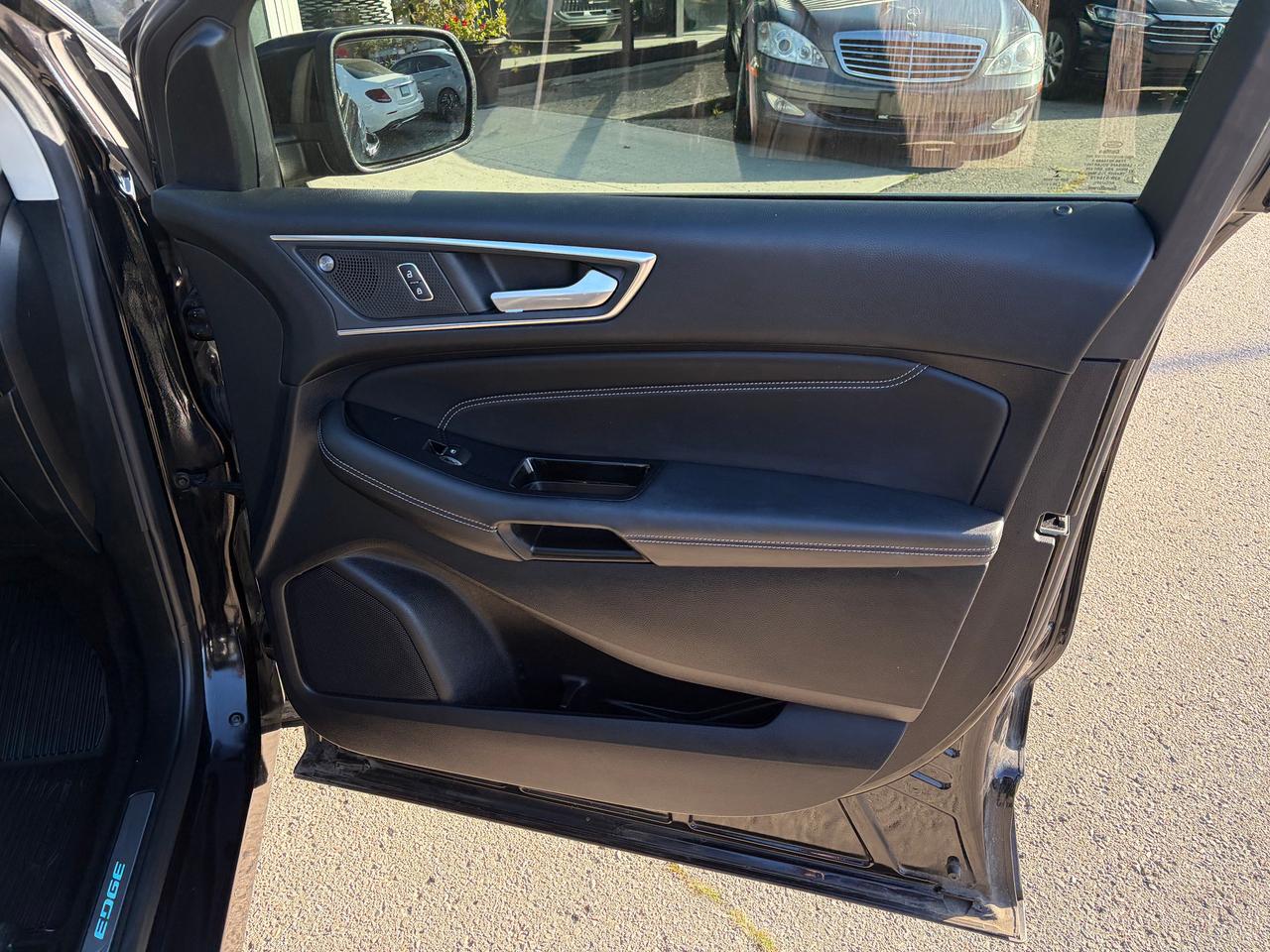 2019 Ford Edge Titanium Photo