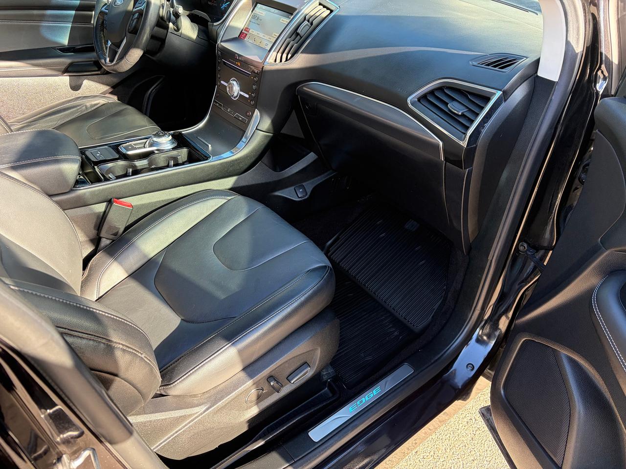 2019 Ford Edge Titanium Photo