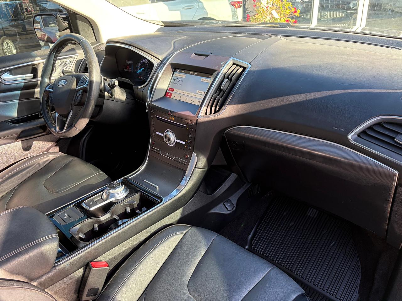 2019 Ford Edge Titanium Photo