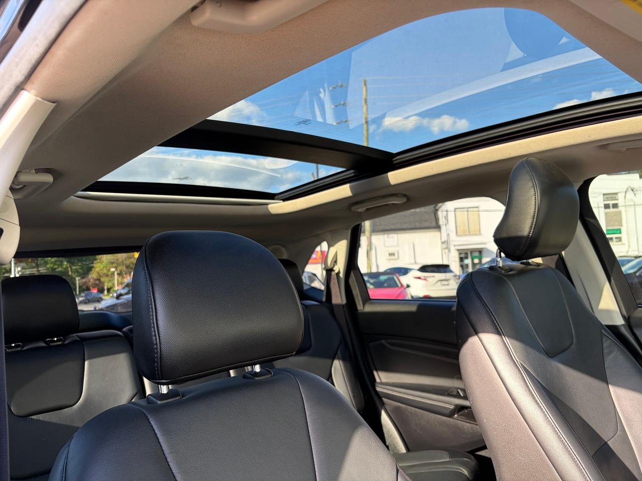 2019 Ford Edge Titanium Photo