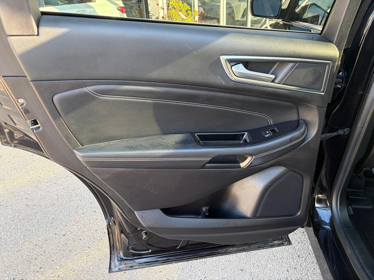 2019 Ford Edge Titanium Photo