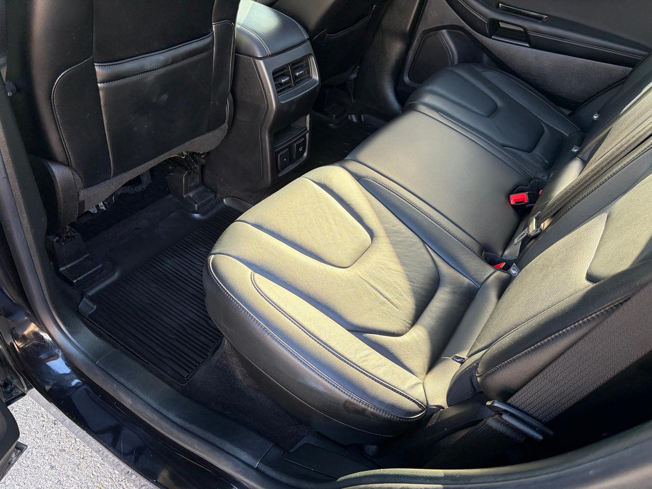 2019 Ford Edge Titanium Photo