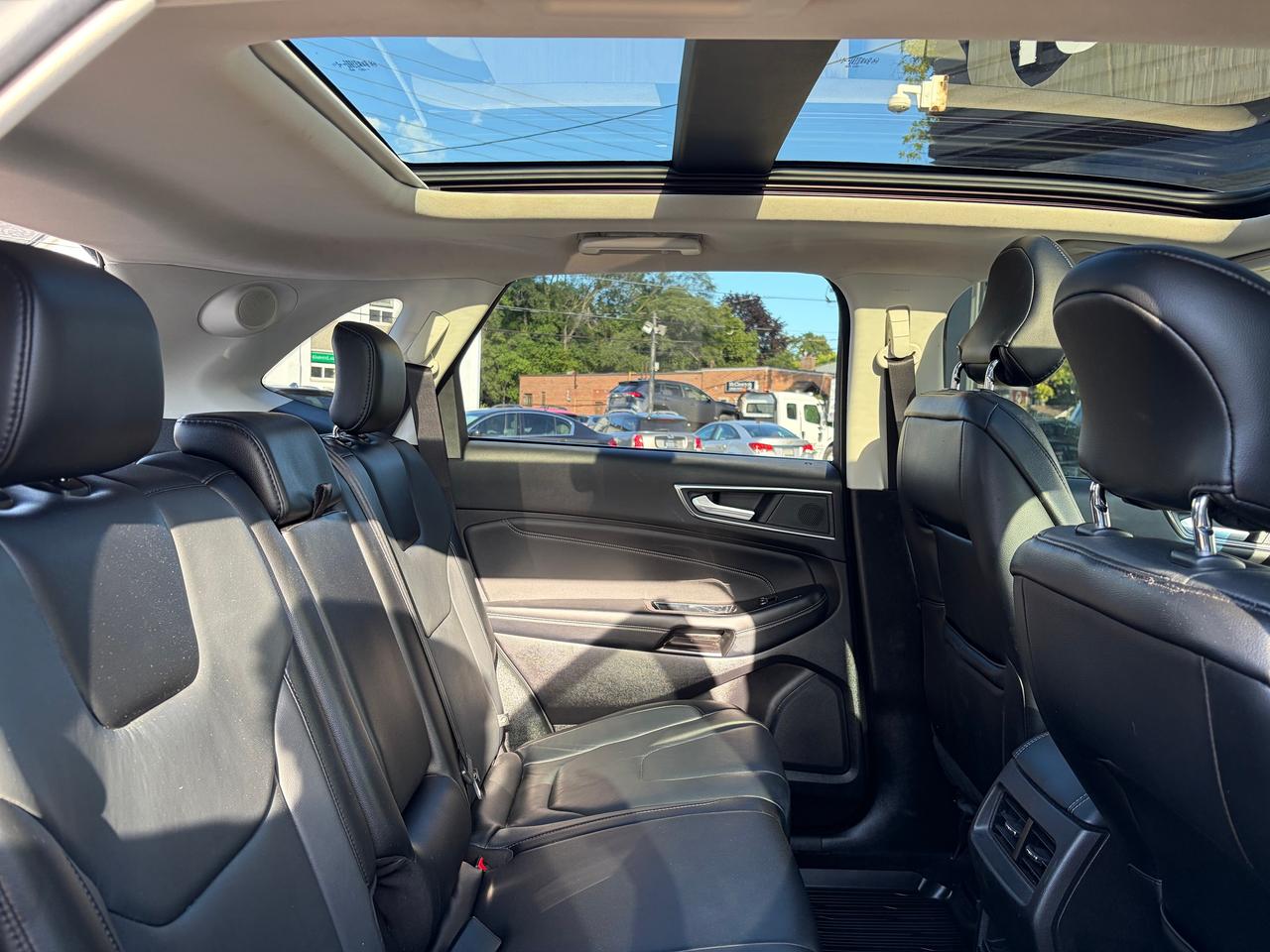 2019 Ford Edge Titanium Photo