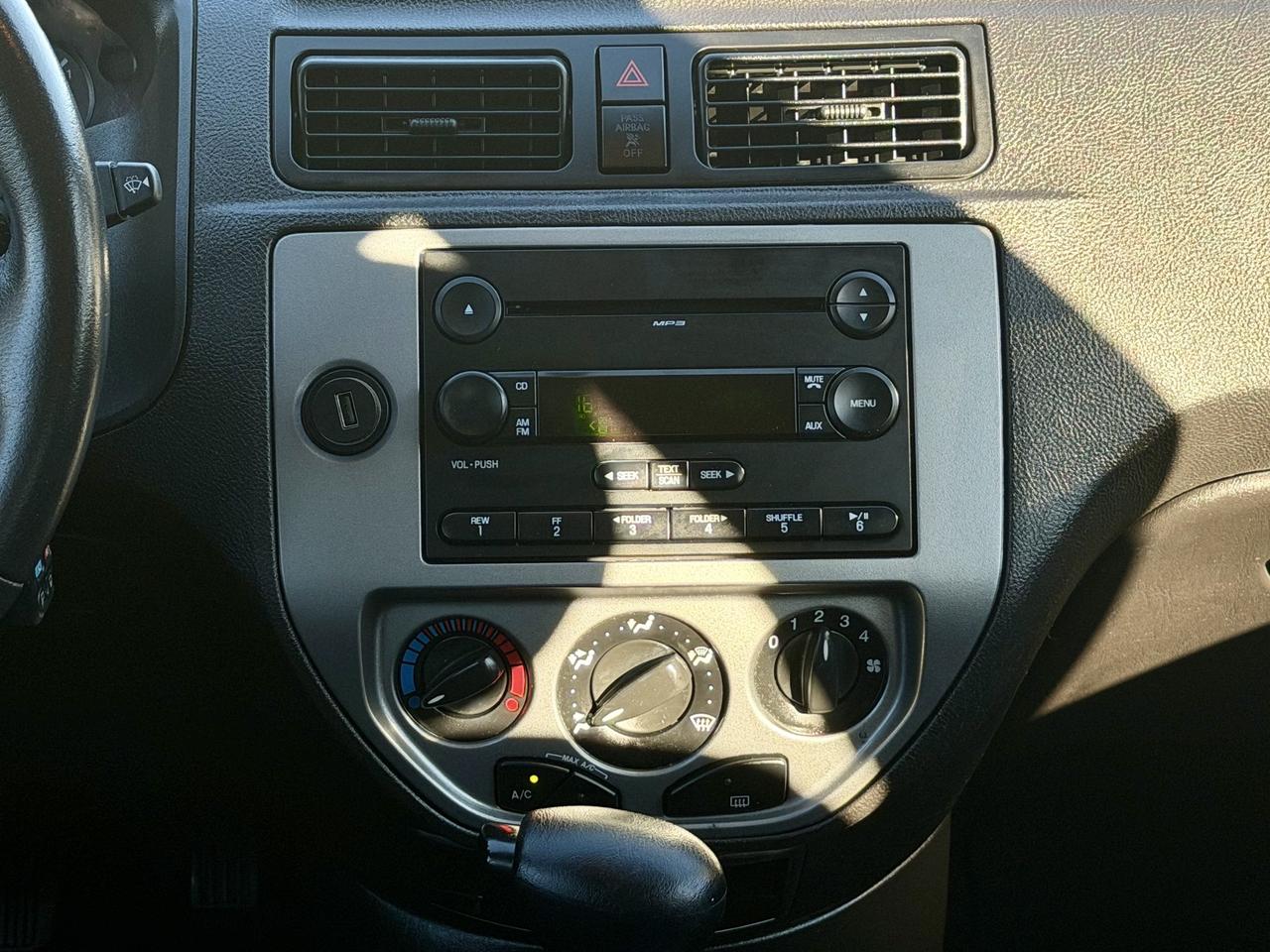 2007 Ford Focus FINANCING AVAILABLE Photo13