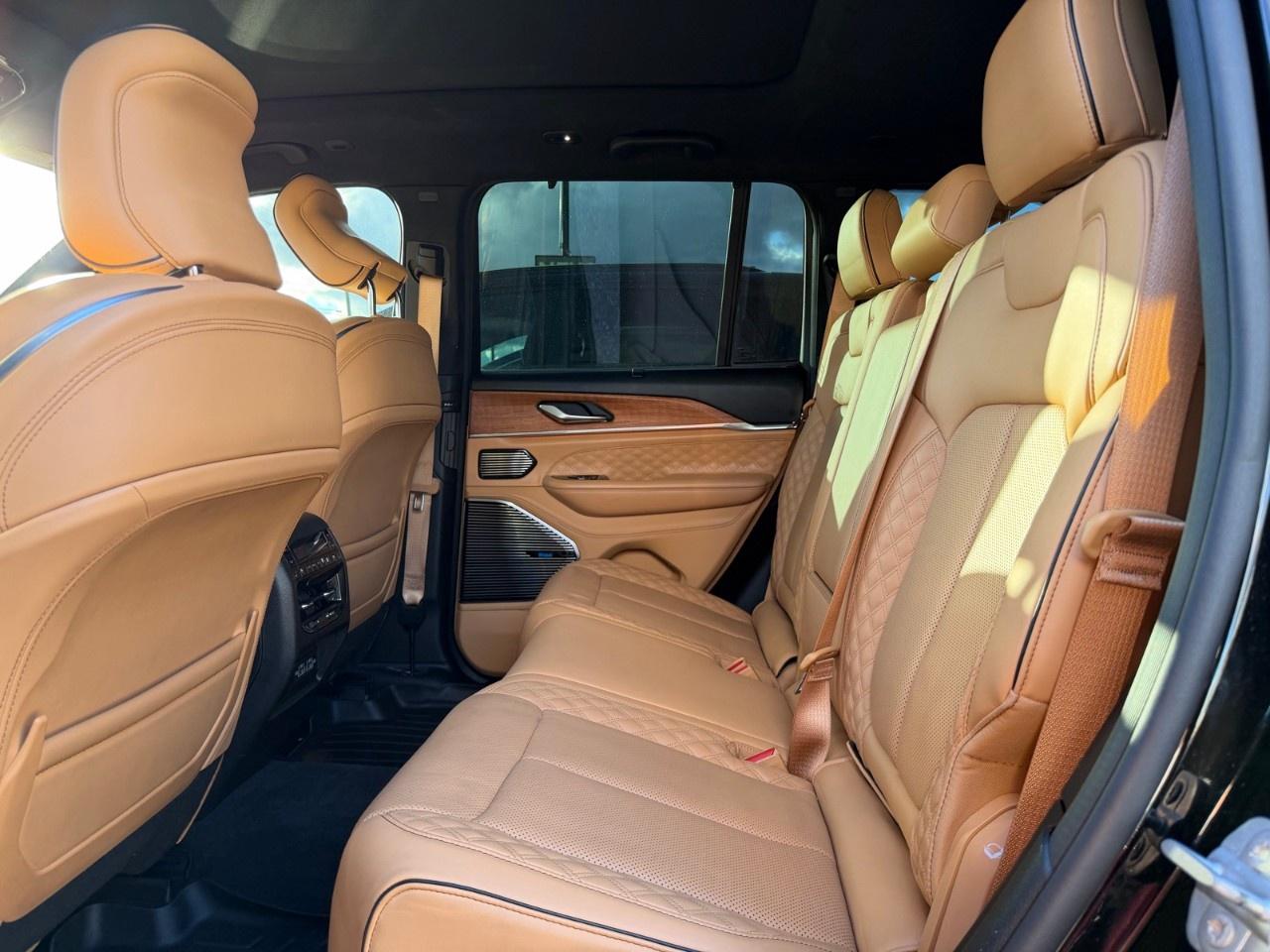 2022 Jeep Grand Cherokee Summit Reserve 4x4 Photo