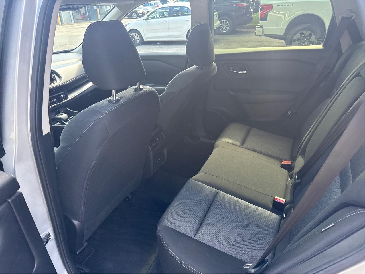 2025 Nissan Rogue SV MOONROOF Photo
