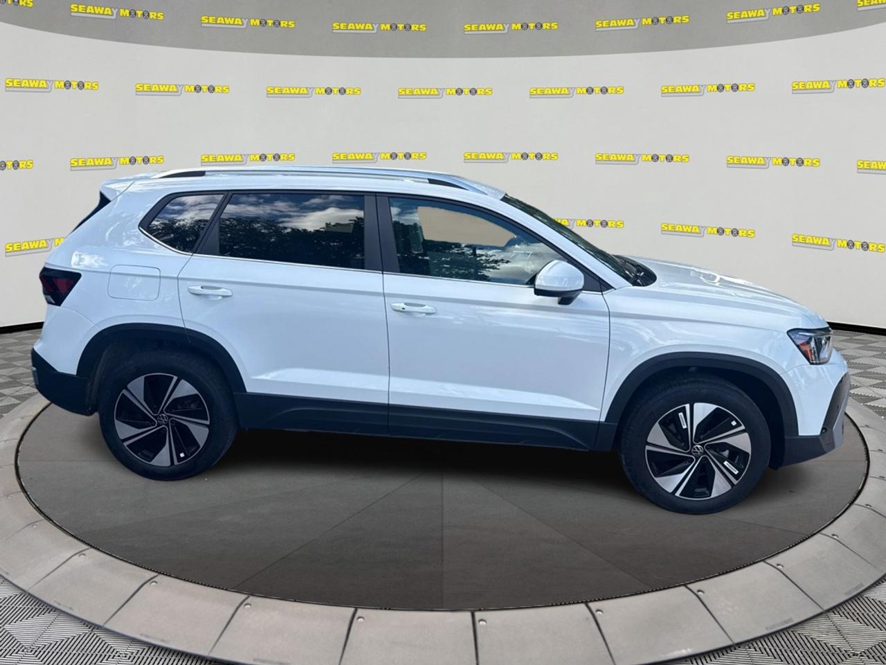 2026 Volkswagen Taos Comfortline 4Motion Photo5