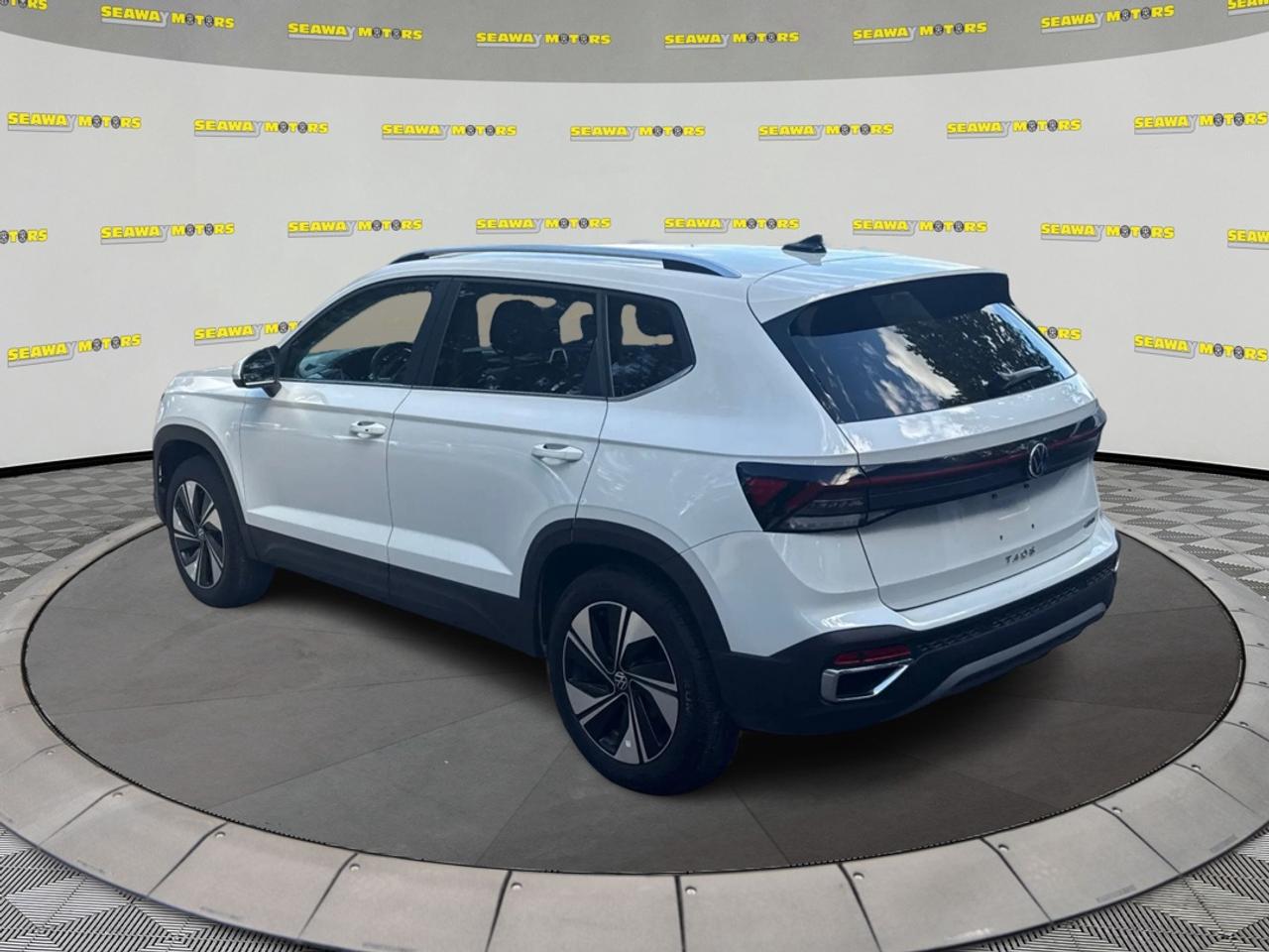 2026 Volkswagen Taos Comfortline 4Motion Photo4