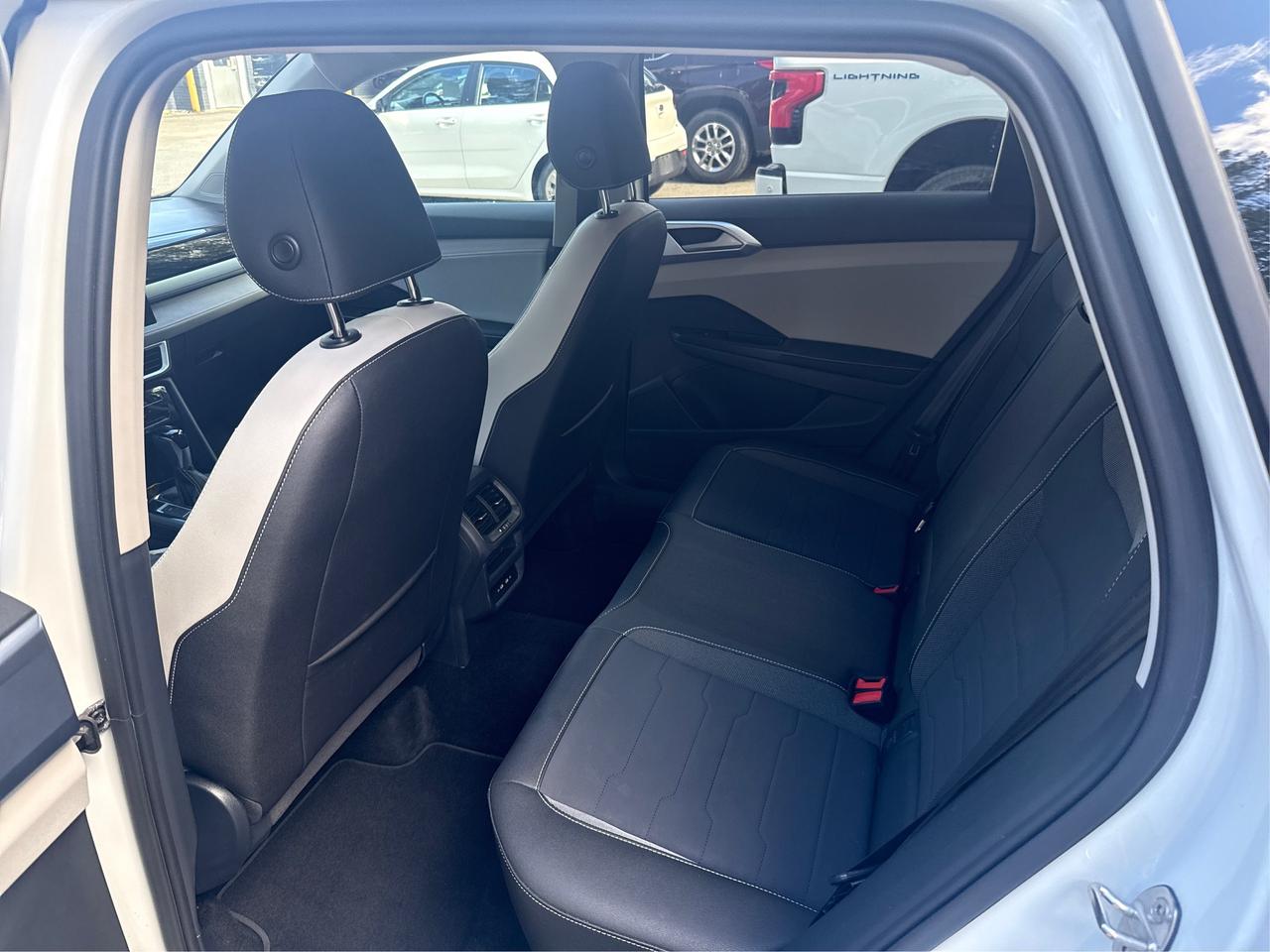 2026 Volkswagen Taos Comfortline 4Motion Photo
