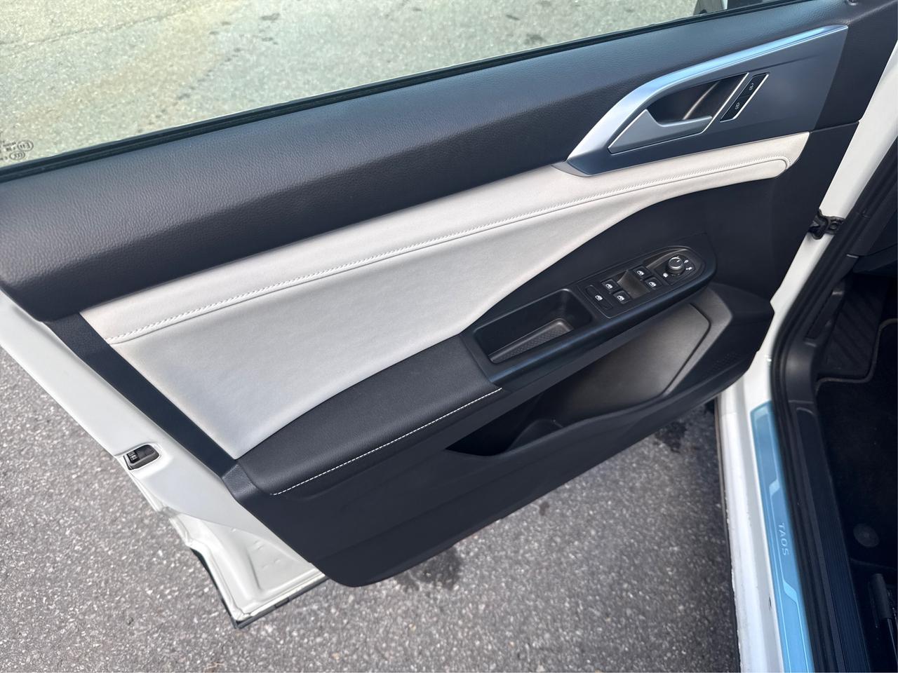 2026 Volkswagen Taos Comfortline 4Motion Photo
