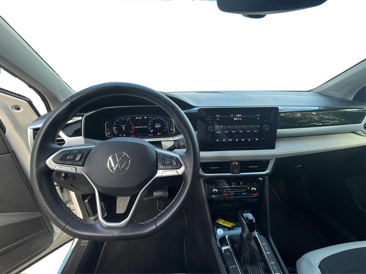 2026 Volkswagen Taos Comfortline 4Motion Photo