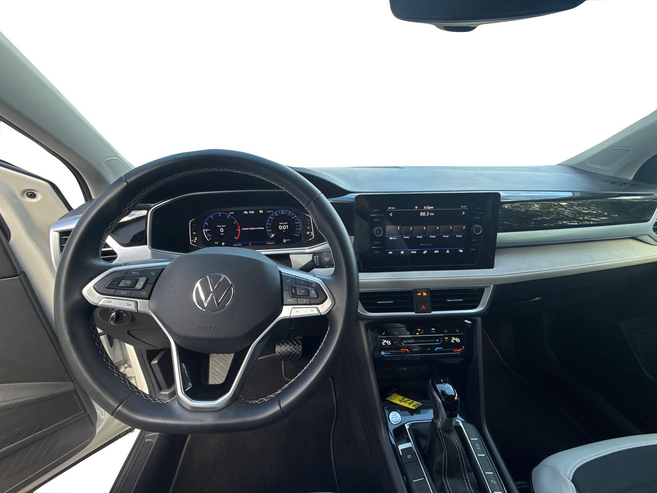 2026 Volkswagen Taos Comfortline 4Motion Photo