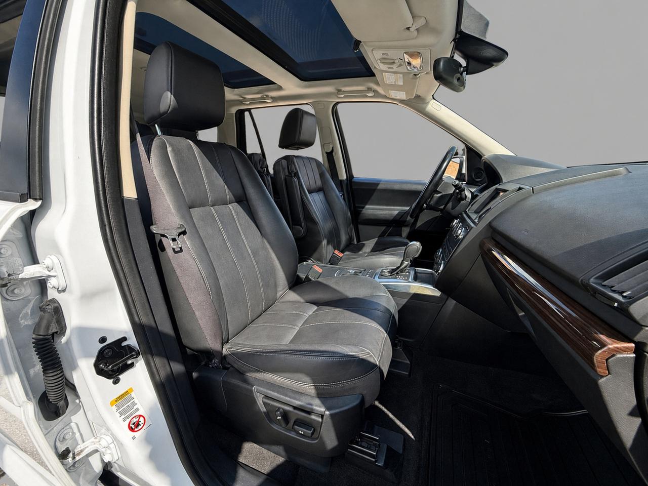 2014 Land Rover LR2 AWD 4dr Photo