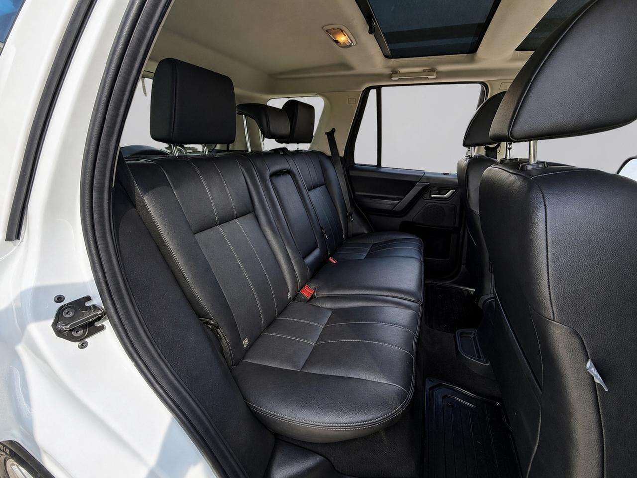 2014 Land Rover LR2 AWD 4dr Photo