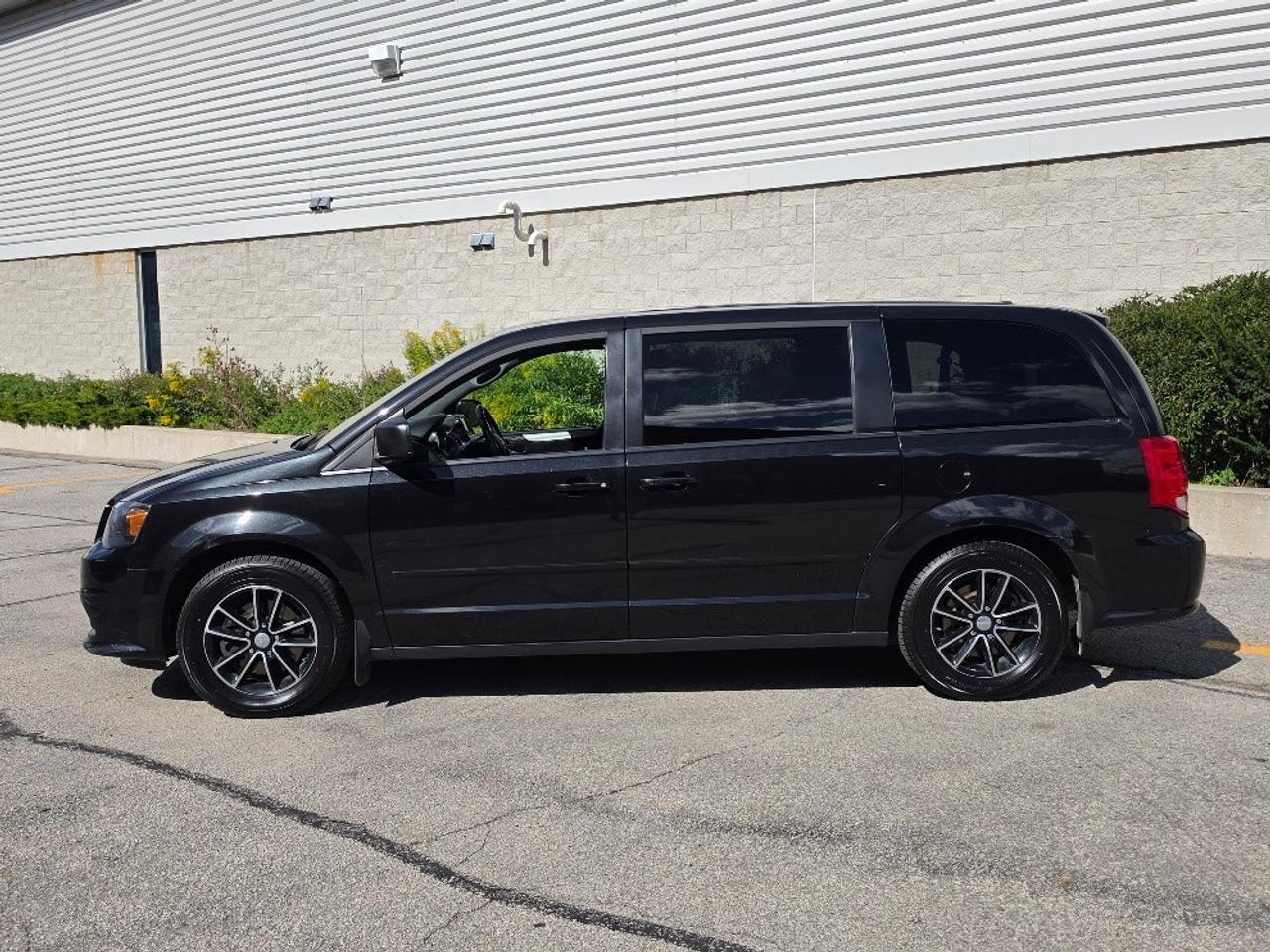 2017 Dodge Grand Caravan SXT PLUS-BLACKTOP PKG-TV/DVD-STOW & GO Photo1