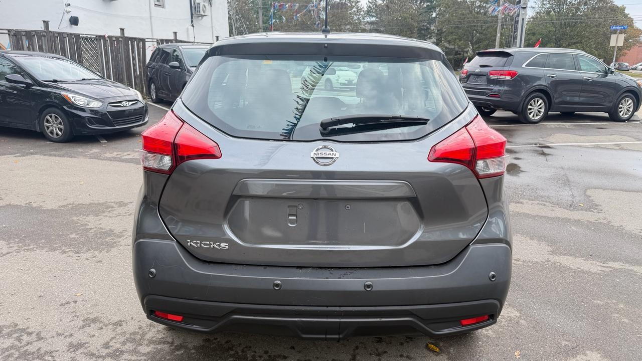 2020 Nissan Kicks S Photo3