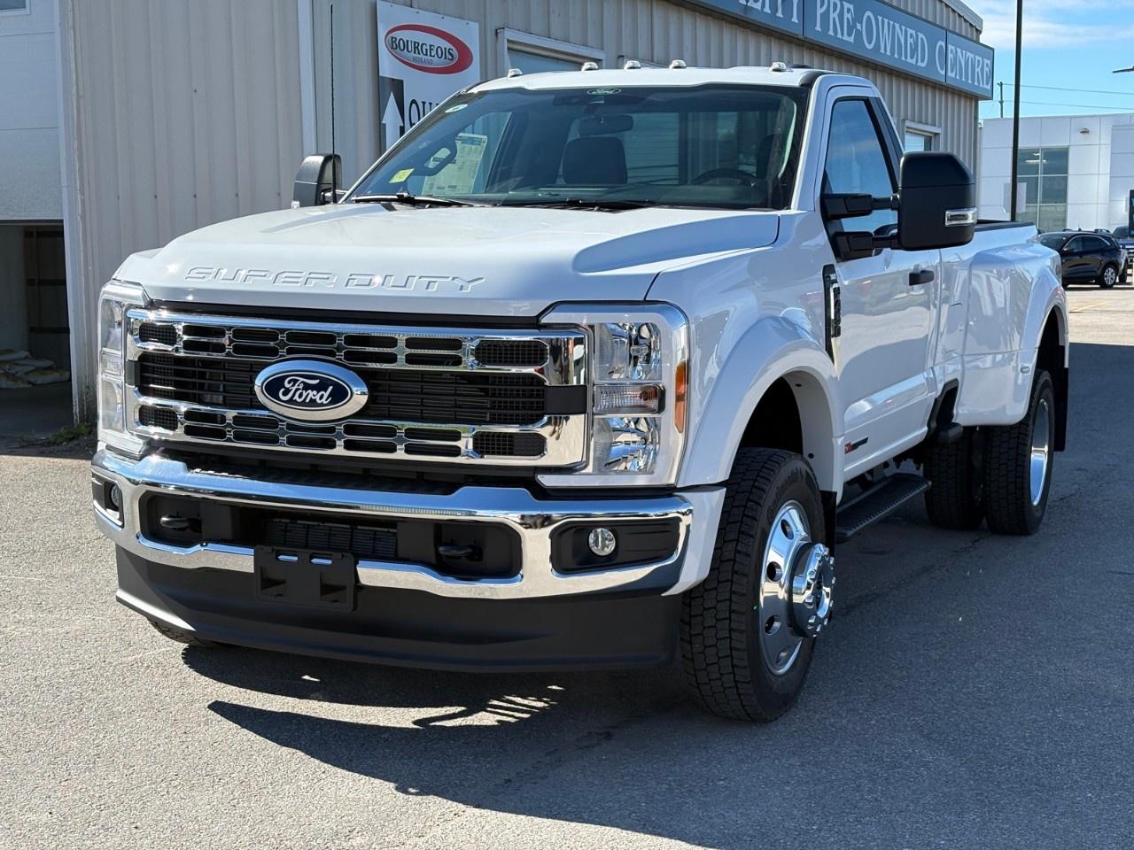 2027 Ford F-450 Super Duty DRW XLT 4WD Reg Cab 8' Box Photo