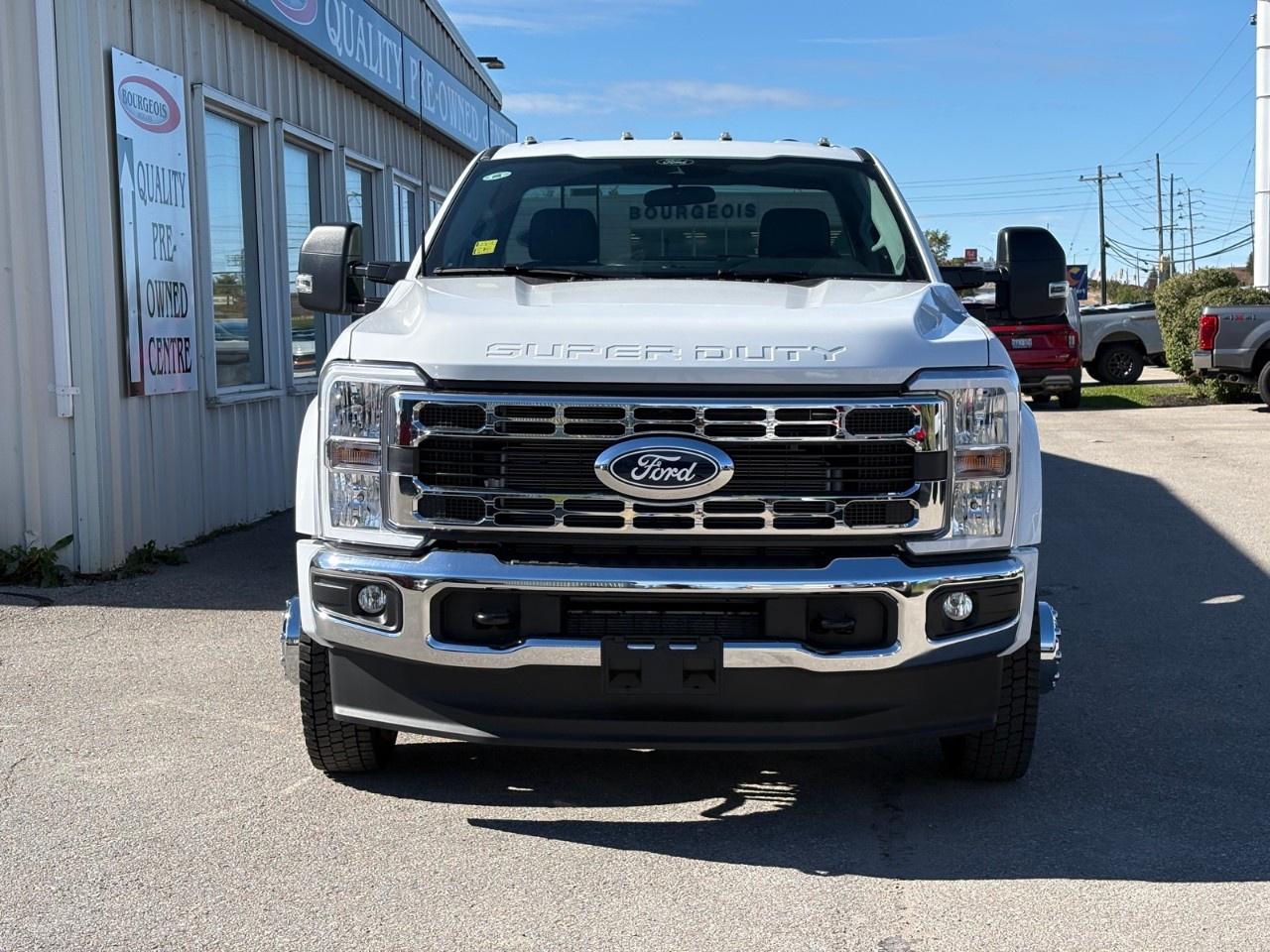 2027 Ford F-450 Super Duty DRW XLT 4WD Reg Cab 8' Box Photo