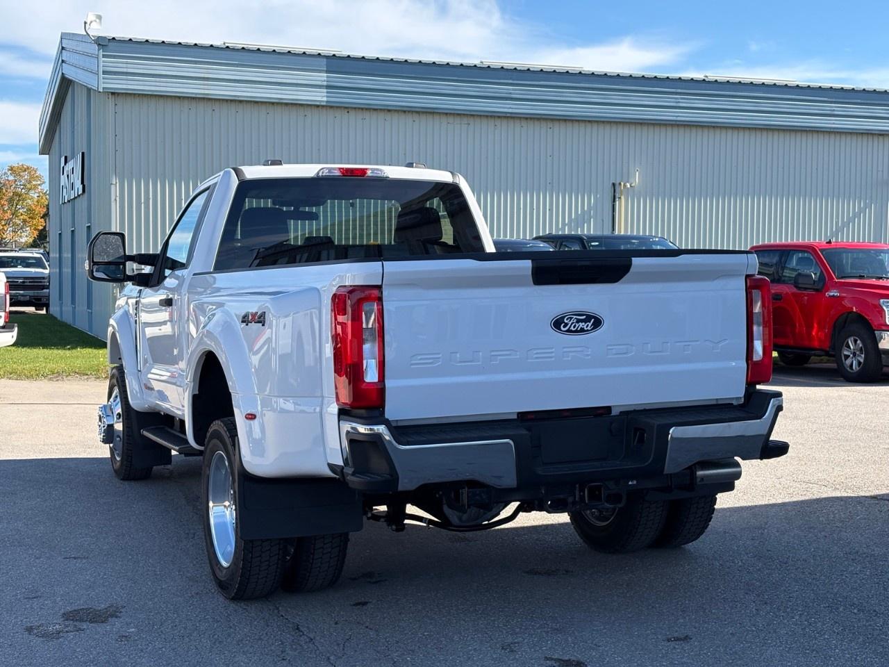 2027 Ford F-450 Super Duty DRW XLT 4WD Reg Cab 8' Box Photo