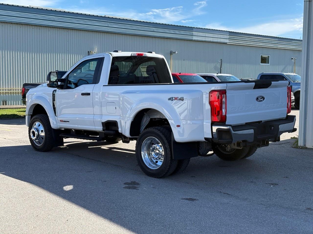 2027 Ford F-450 Super Duty DRW XLT 4WD Reg Cab 8' Box Photo
