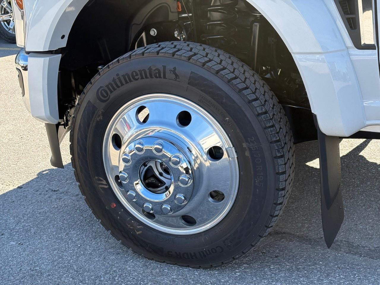 2027 Ford F-450 Super Duty DRW XLT 4WD Reg Cab 8' Box Photo