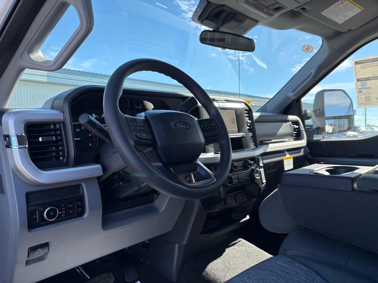 2027 Ford F-450 Super Duty DRW XLT 4WD Reg Cab 8' Box Photo