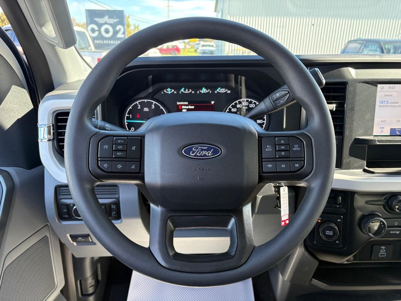 2027 Ford F-450 Super Duty DRW XLT 4WD Reg Cab 8' Box Photo