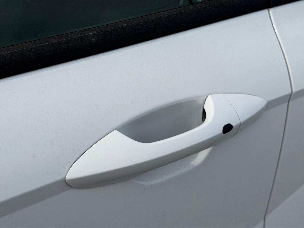2027 Hyundai KONA 2.0L Essential FWD Photo