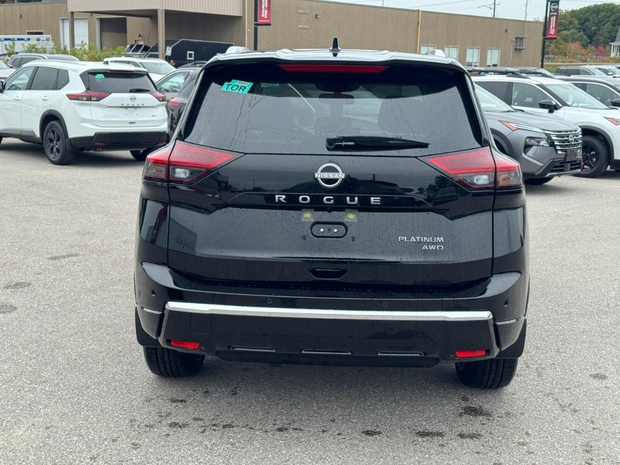 2026 Nissan Rogue AWD Platinum Photo4