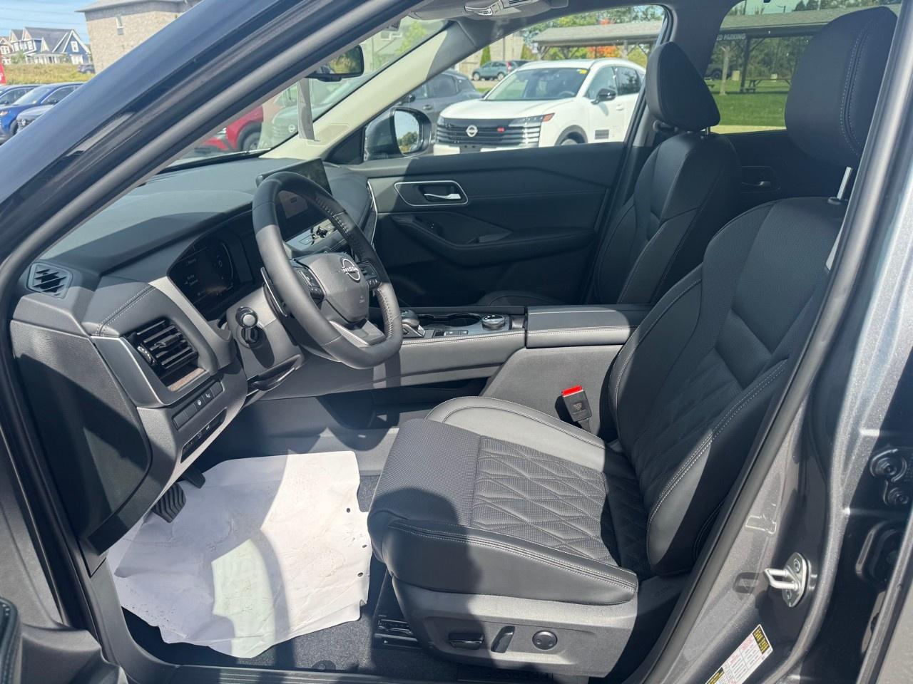 2026 Nissan Rogue AWD Platinum Photo