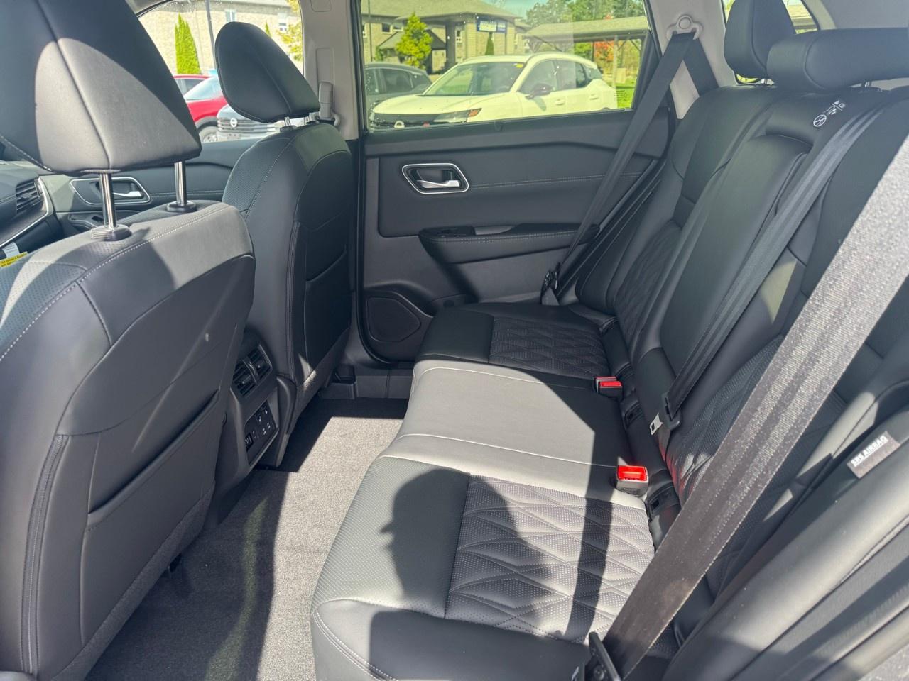 2026 Nissan Rogue AWD Platinum Photo