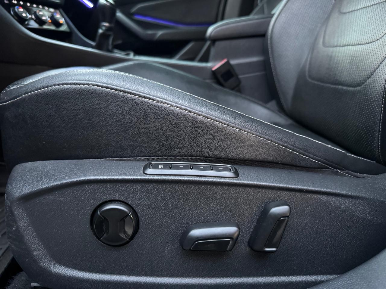 2019 Volkswagen Jetta 1.4 TSI Execline MANUAL | RARE | LOADED | ACCIDENT FREE Photo