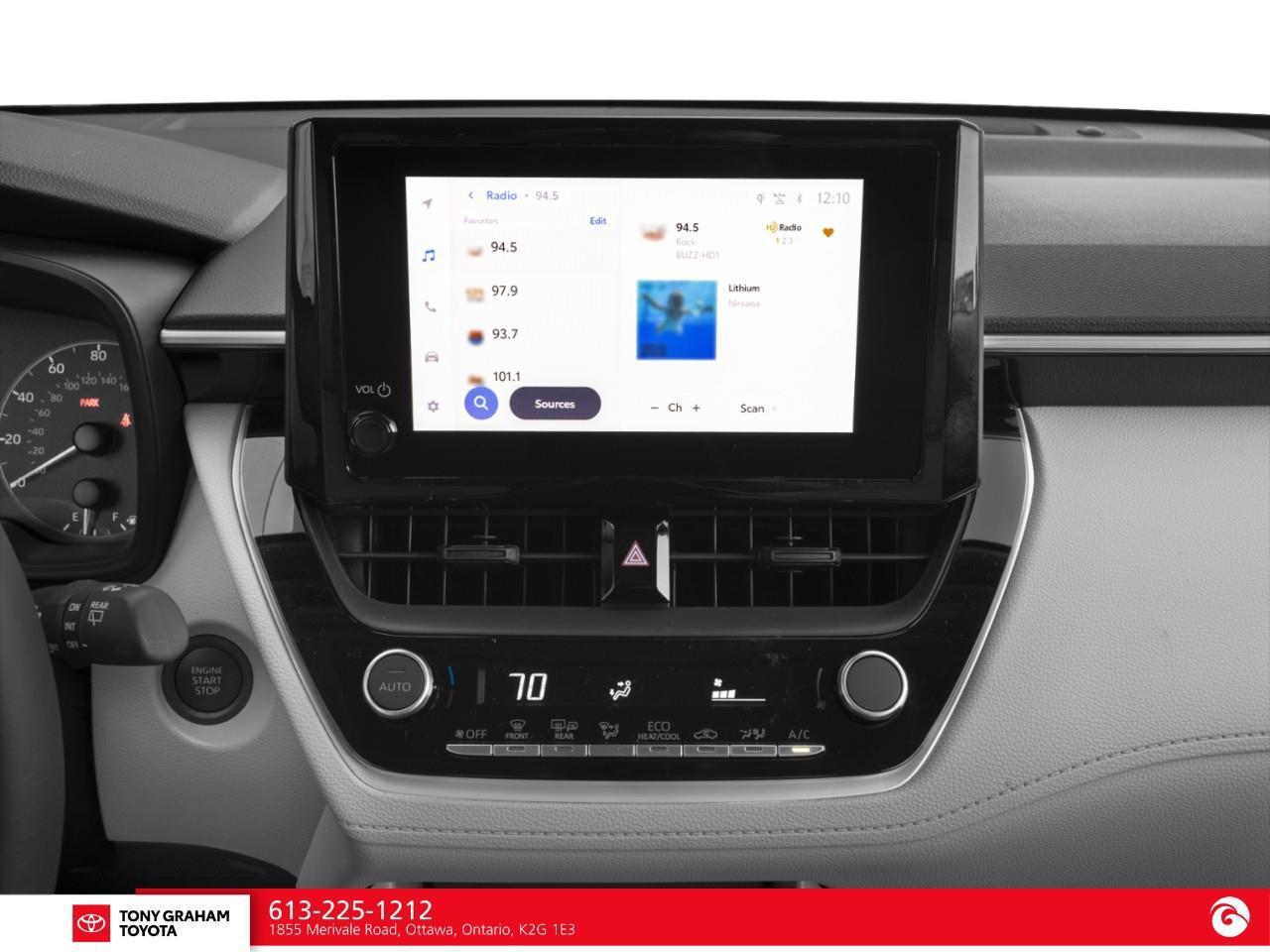 2025 Toyota Corolla Cross LE Photo