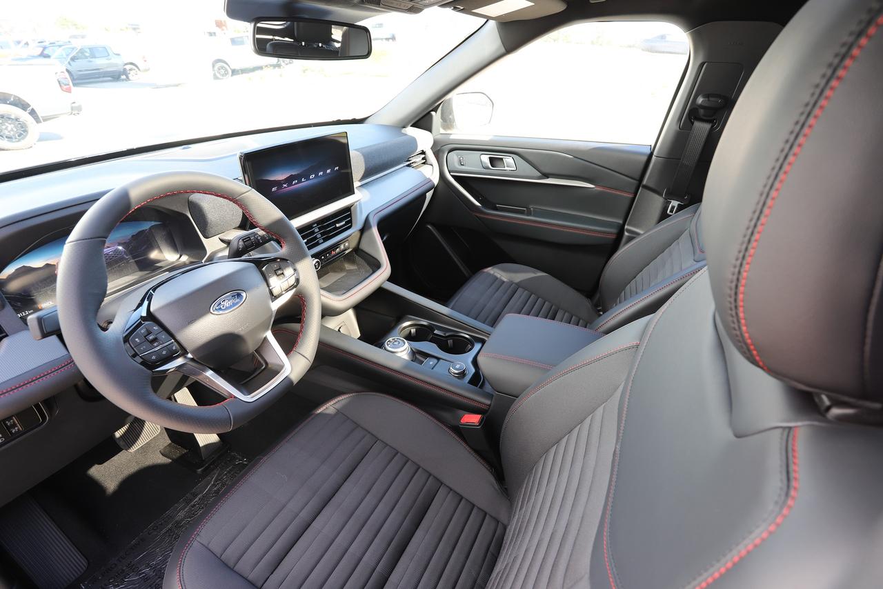 2027 Ford Explorer ST-Line 4WD Photo1