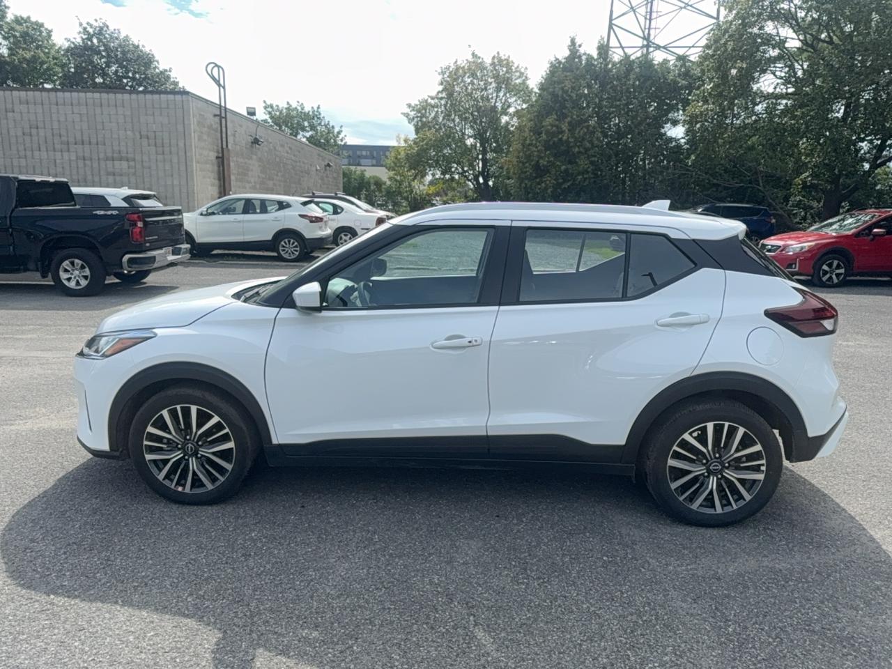 2025 Nissan Kicks Play SV