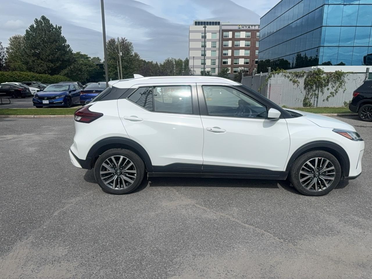 2025 Nissan Kicks Play SV