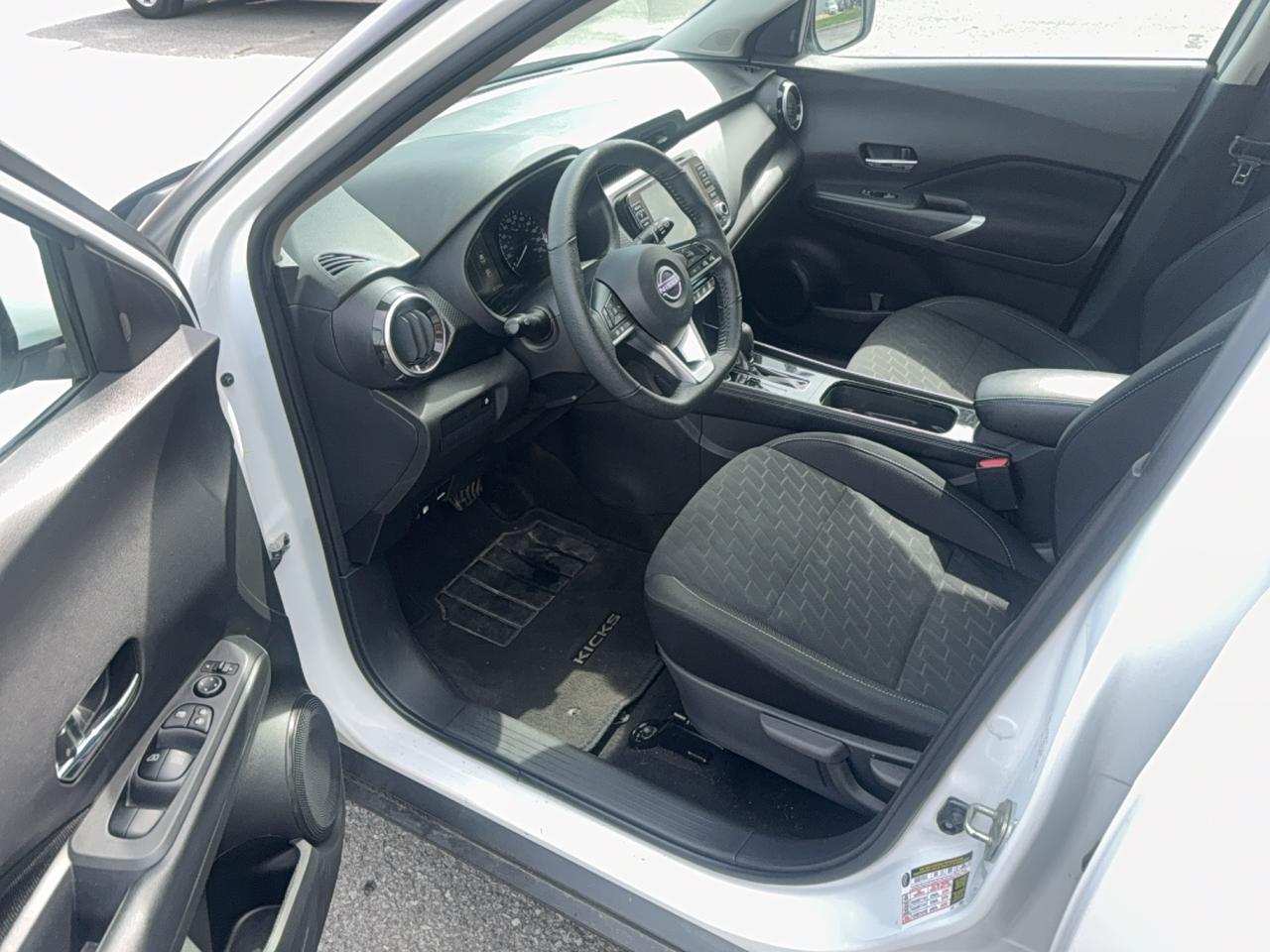 2025 Nissan Kicks Play SV